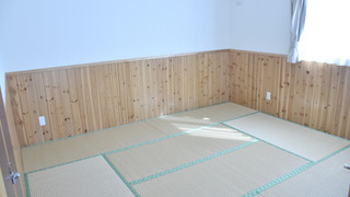 2号店のエクストラタイプ (ダブルベッド2台 <3名以降はお布団配置>)