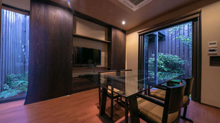 離れ-MIGI(右)- 禁煙