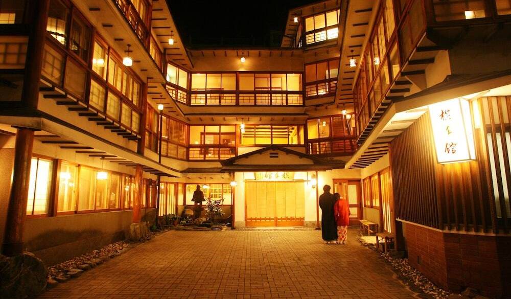 伊香保の名湯宿で
大正ロマンに浸る / 1