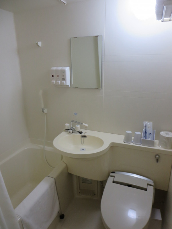 ユニットタイプの風呂ですが手狭です。