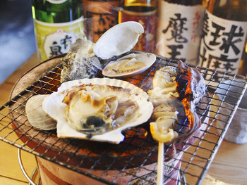 「寅寅」料理 768731 生け簀から取り出した素材を七輪で焼く名物浜焼き『寅寅セット』