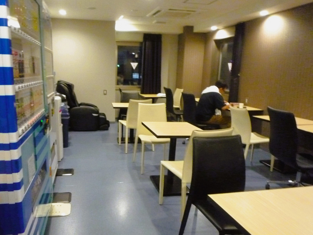 3階共用ラウンジにゆったり~