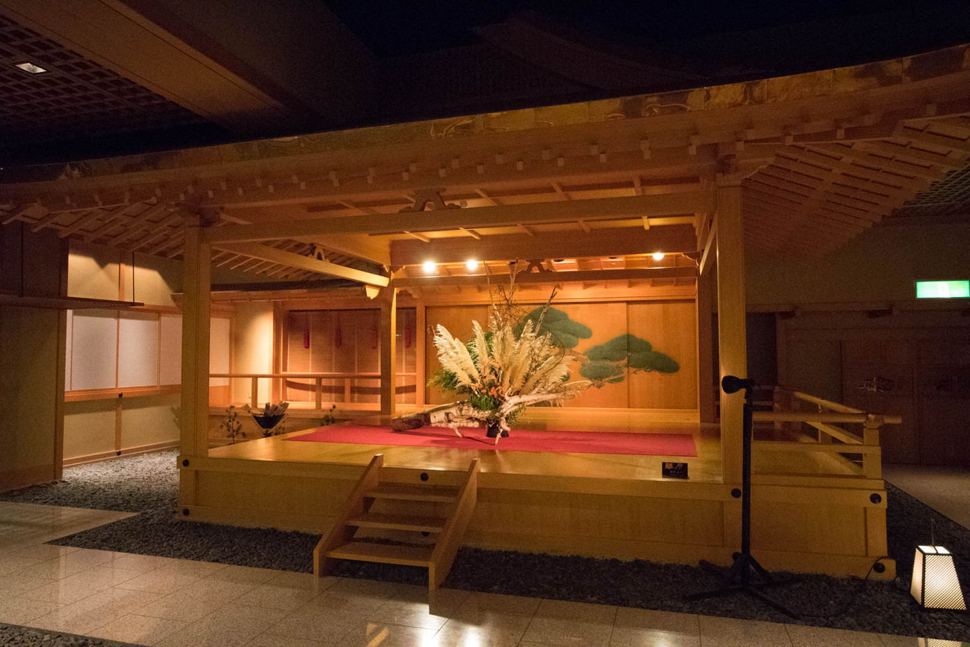 「星野リゾート 界 日光」内観 817505 能の舞台