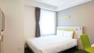 スタンダード ルーム クイーンベッド 1 台 禁煙