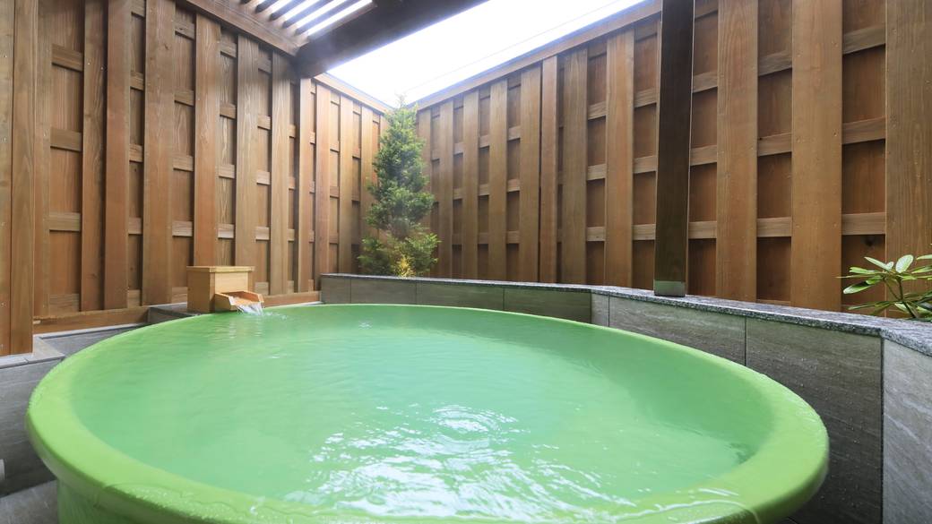 陶器の露天風呂 / 2