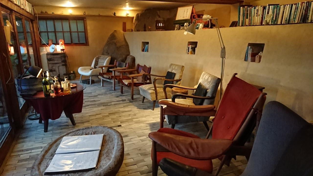 「庭園の宿 石亭」 内観 138562035 夜のサロン