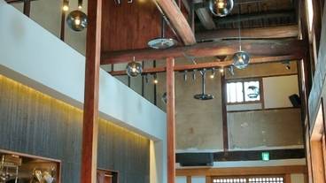 レストラン吹き抜け / 2