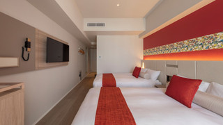 ツインルーム エキストラベッド付き 3名利用（曇りガラス窓）