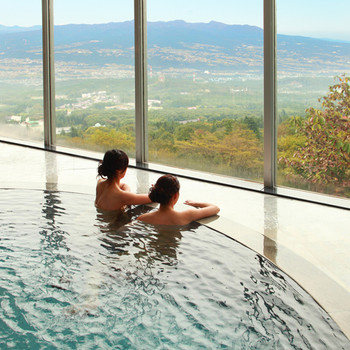 美しい山々を見渡せる開放的な展望大浴場3435940