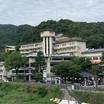 左の奥が温泉棟です。