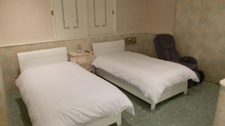 ツインルーム・マッサージチェア付き