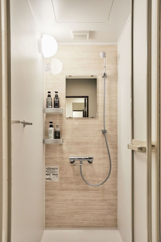 バスルームのシャワー