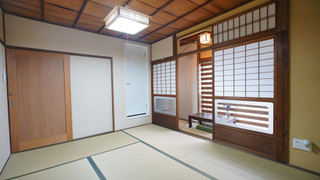 (202室) 2階 4人部屋 (個室、専用トイレ、シャワー付)