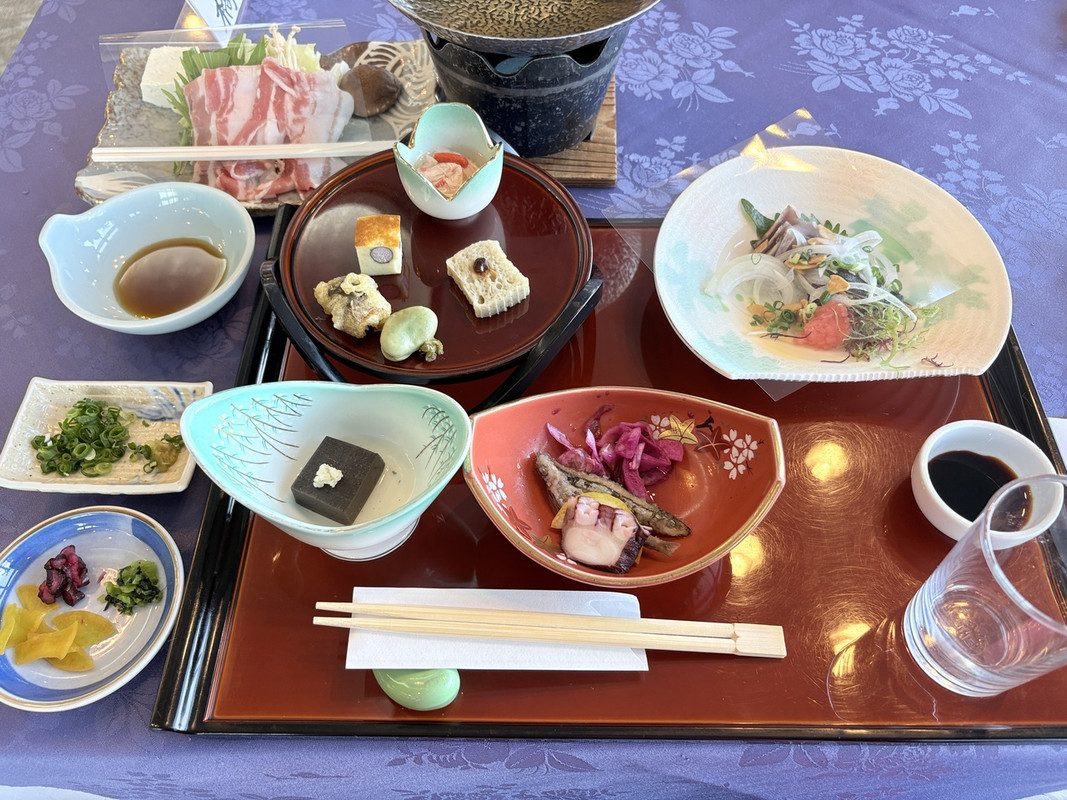 夕飯は懐石朝飯ビュッフェ
