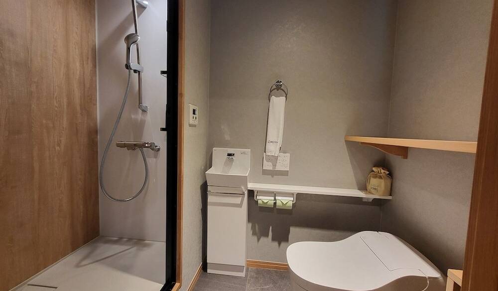 グランピング棟 バスルーム / 3