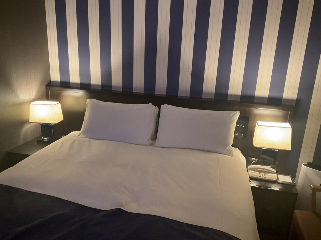 ダブルベッドと部屋デザイン