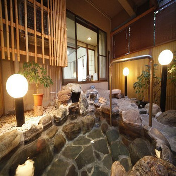 海まで徒歩約1分。落ち着く和の宿で自家源泉かけ流しを満喫4375896