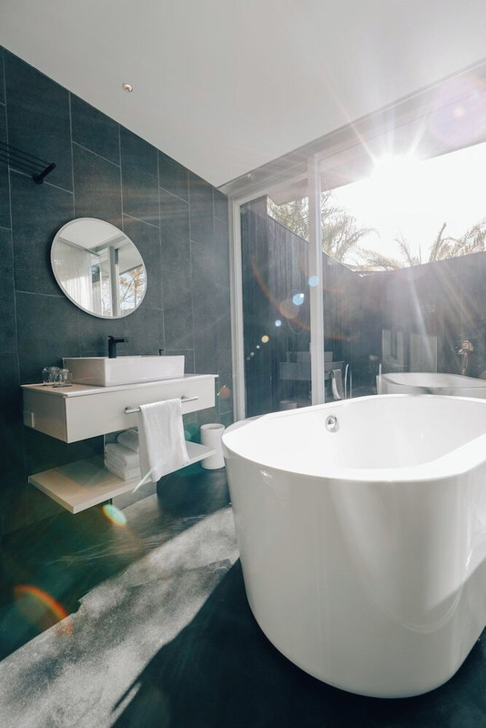 POOL SUITE／独立バスルーム