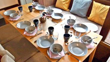 客室内のダイニングエリア / 11