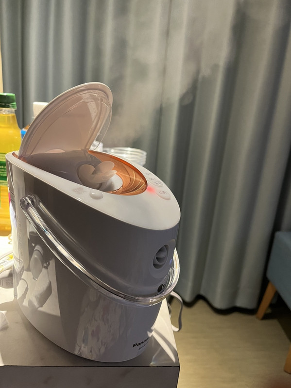 ナノイーつきのスチーマーで、肌ケア