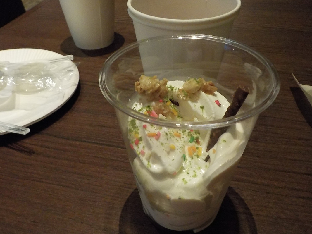 ラウンジでソフトクリーム
