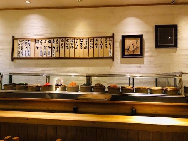 寿司屋の雰囲気のなか
おにぎりランチを / 3