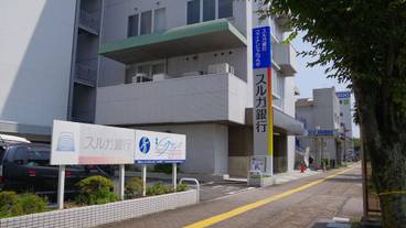 施設の入り口 / 16