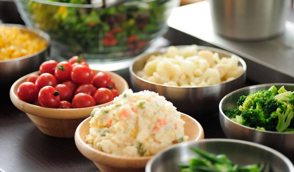 朝食ビュッフェ サラダ / 4