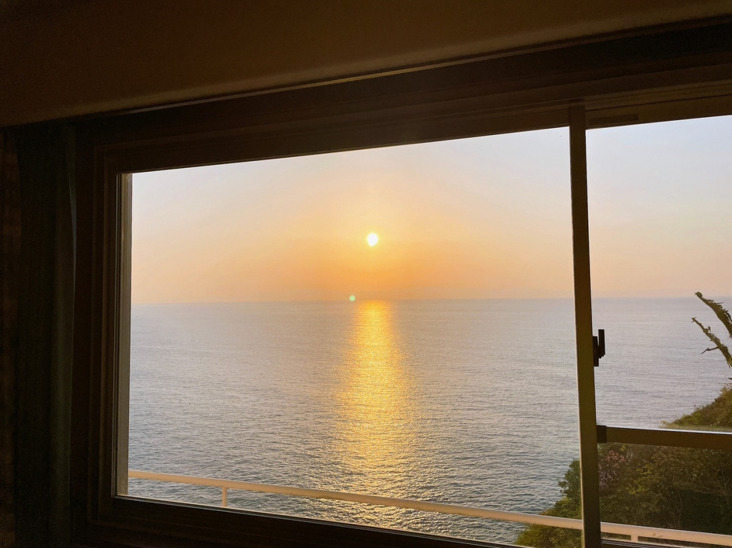 部屋から見た朝陽です。