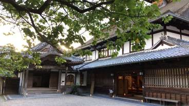施設の正面 / 2