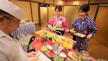 朝食ビュッフェのフルーツコーナー / 1