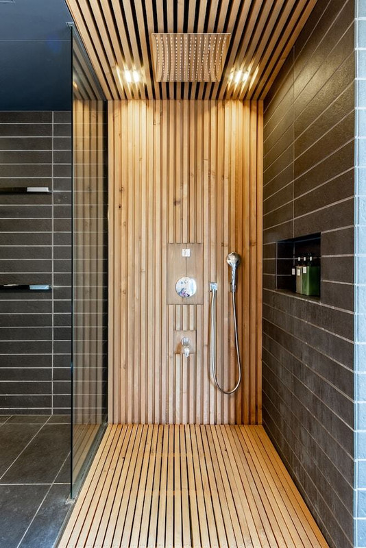 バスルームのシャワー