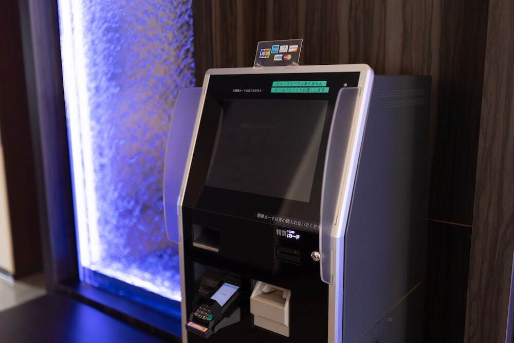 チェックイン / チェックアウト キオスク