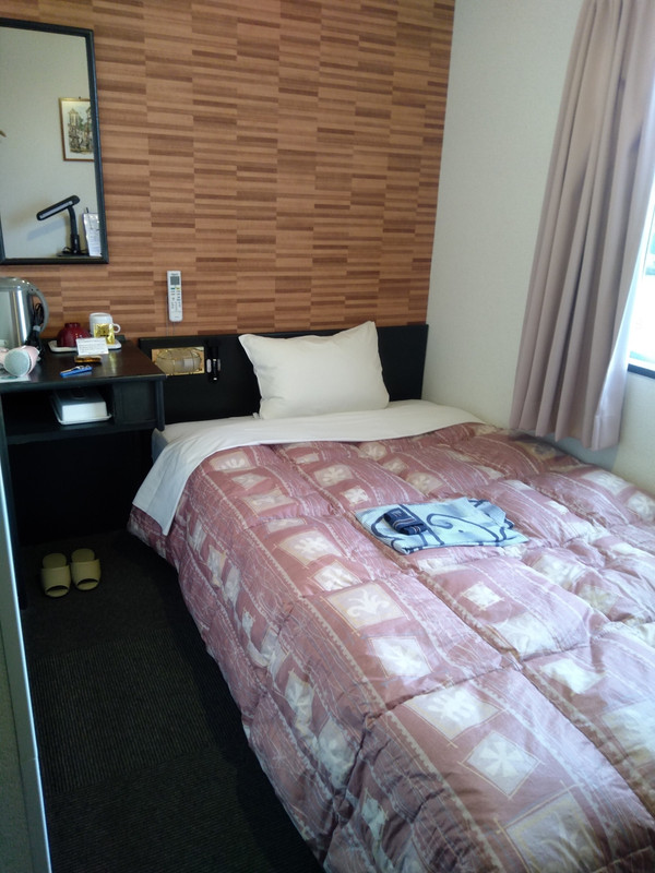 川向きで明るい部屋。