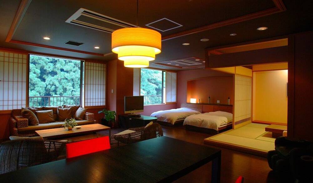 モダンな内装の「六庄庵」 / 3