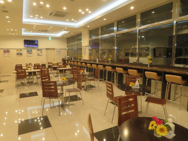 ホテル1階、食事が出来ます