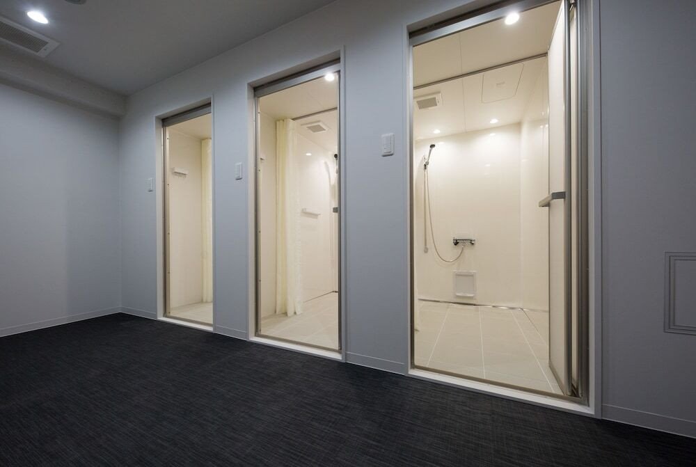 バスルームのシャワー