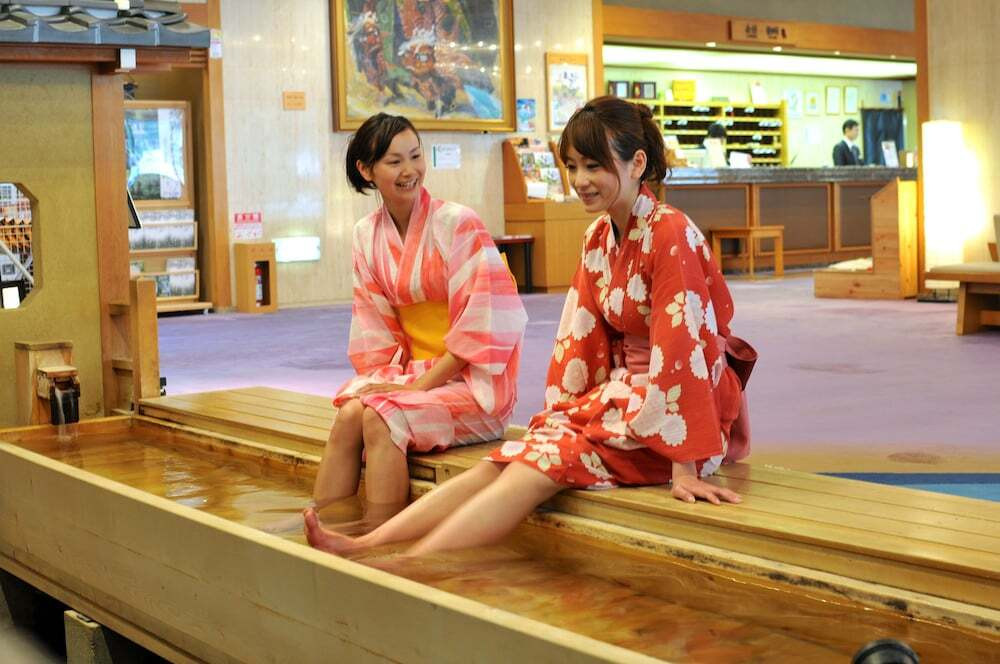 温泉街の中心地、散策に便利な立地の宿4266532