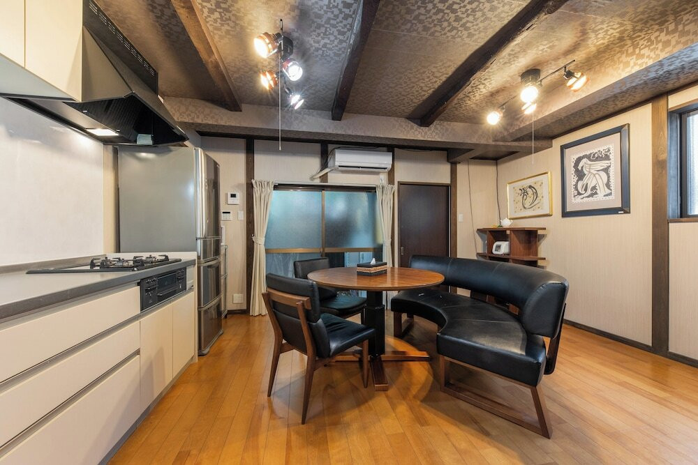 客室内のダイニングエリア