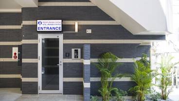 施設の入り口 / 3