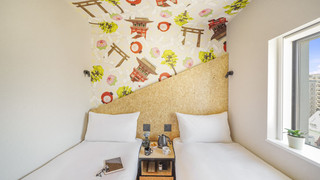 スタジオ シングルベッド 2 台 (Side by Side)