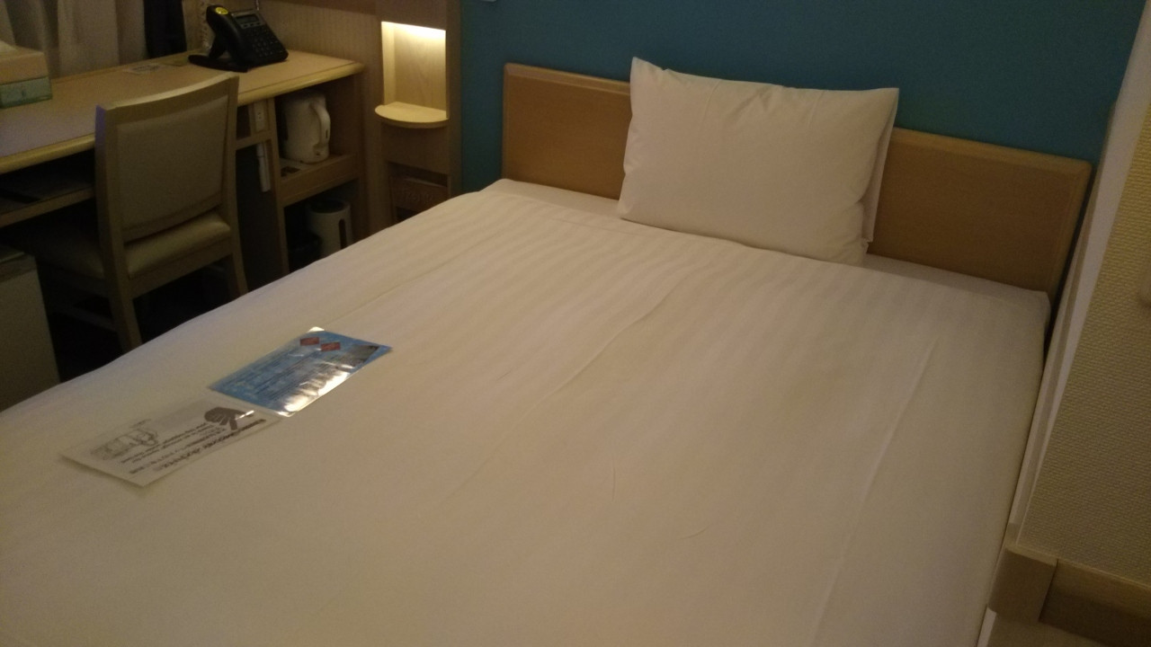 新しいベッド、シングルですが結構広いです。