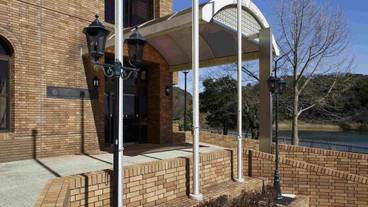 施設の入り口 / 16