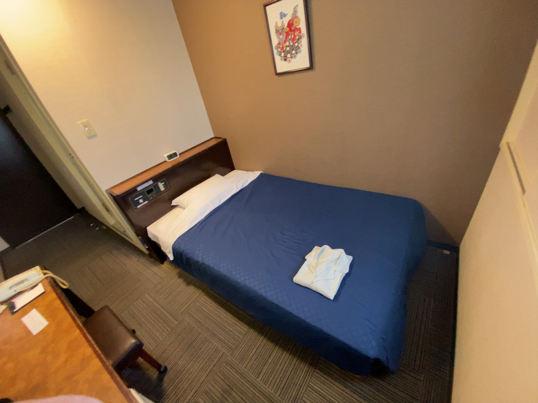 ベッドでほぼ一杯