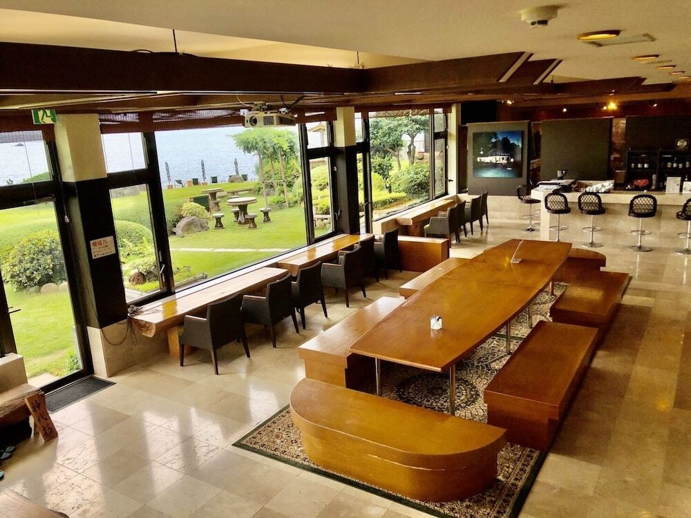 ロビーラウンジ