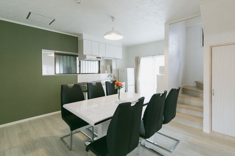 客室内のダイニングエリア