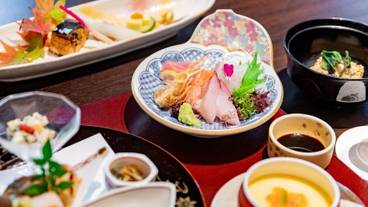 食事・飲み物 / 11