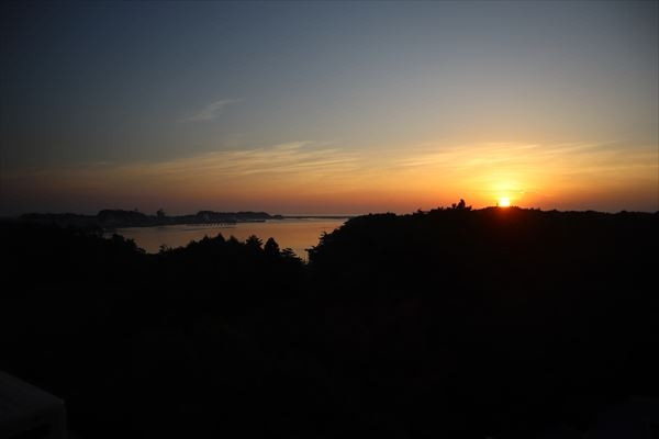 部屋から見える朝焼け