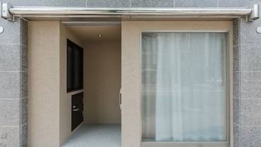 施設の入り口 / 2