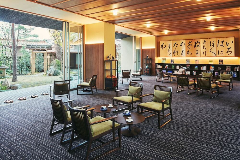 ロビーラウンジ